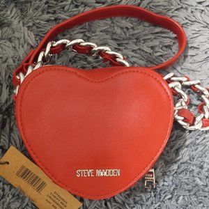 STEVE MADDEN HEART CROSSBODY BAG.